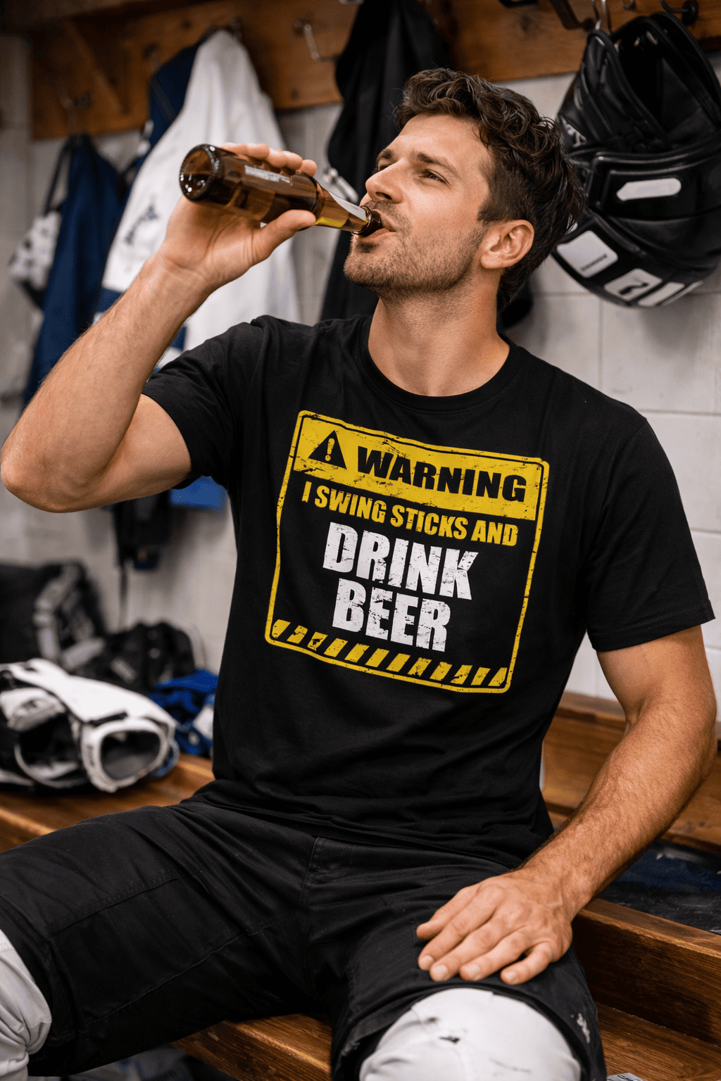 Hockey T-Shirt „I Swing Sticks & Drink Beer“ – Locker Room Statement Shirt